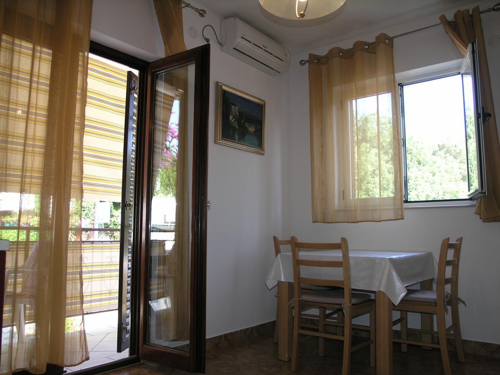 Apartments Rubinic Jelsa  Chambre photo