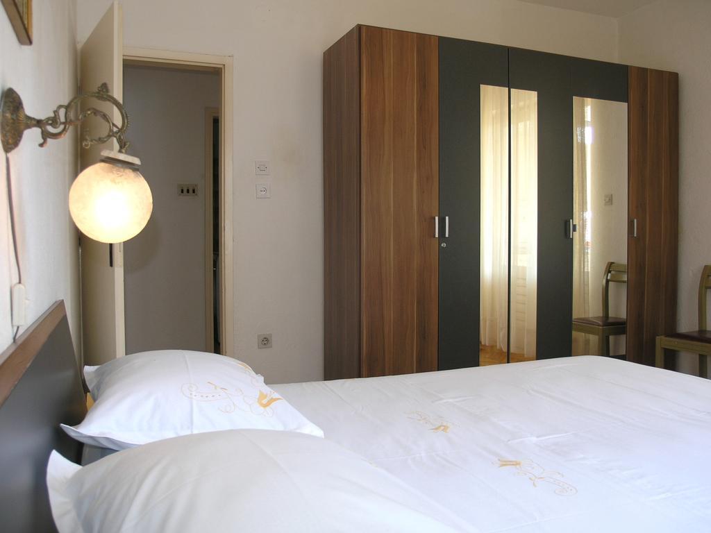 Apartments Rubinic Jelsa  Chambre photo